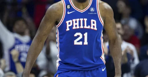 CELTICS-76ERS DESTRUCTIVE TRADE: The 7-Foot “Ultimate Center” Arrives in the Boston to Pair with Tatum — BUT THE PRICE TO PAY IS 1 LEGEND DEPARTING.