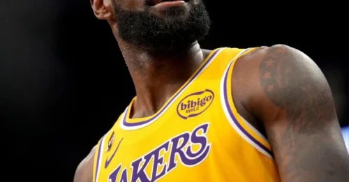 CRITICAL DECISION ON LEBRON JUST BEFORE TIP-OFF: 