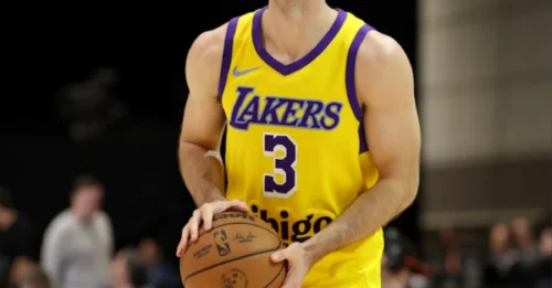 UNBELIEVABLE SCENE IN LA! Lakers guard ABANDONS team in SHOCK mid-season exit – fans are PANICKING!