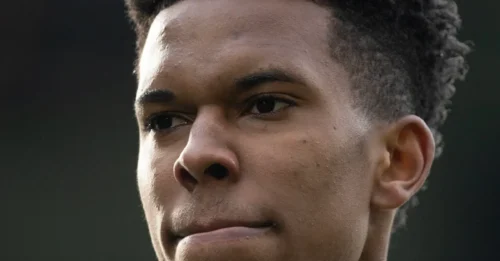 LODON DROPS A BOMBSHELL: Estevao provides positive injury update after winning first award with Chelsea
