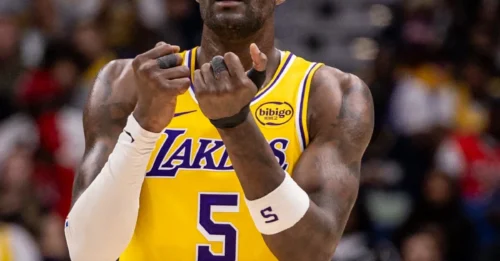 THE WAIT IS OVER: Painful Deandre Ayton decision may have just been made for the Lakers