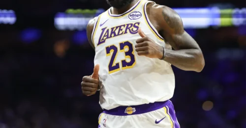 LEBRON JAMES HITS A MASSIVE MILESTONE! The NBA’S ALL-TIME LEADING SCORER officially SHATTERS net worth records while chasing a Playoff spot! THE NBA IS SHOCKED