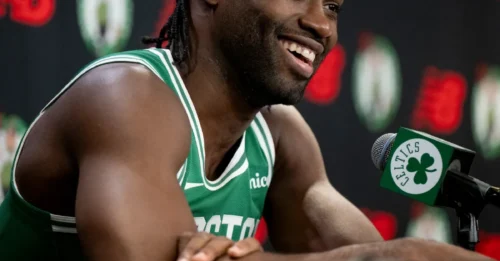 41-7-6! JAYLEN BROWN MAKES HISTORY IN THE GAME AGAINST THE SUNS! The Celtics superstar officially breaks his personal free-throw record to bury Phoenix! Officially rewriting the Celtics record books!