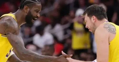 IT'S OFFICAL: Deandre Ayton ‘110 percent’ bought in with the Lakers after looking in the mirror