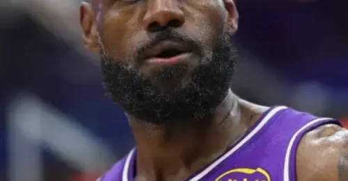 LEBRON JAMES IS OFFICIALLY FURIOUS: The King of the Lakers SPOKE ONLY 6 WORDS in response to media reports claiming the Lakers are stronger without him.