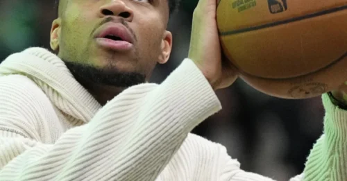 THE PRICE TAG FOR 29-YEAR-OLD CHAMPION GIANNIS HAS BEEN REVEALED! The Warriors are launching a ruthless campaign to snatch the 