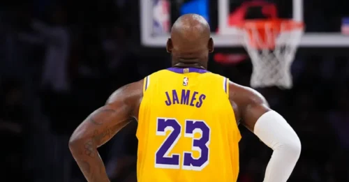 BOMSHELL: LeBron James OFFICIALLY Accepts Third Option Role - The King's Ultimate Strategic Adjustment
