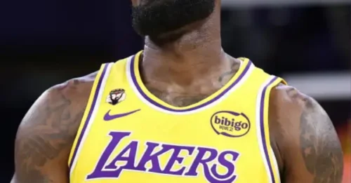 Lakers DROP INJURY REPORT VS. THUNDER amid big LeBron news – The 4-time champion's status COULD SHAKE UP THE WEST.