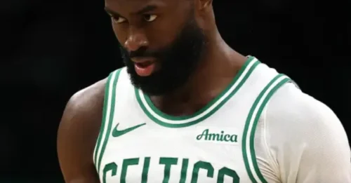 GREEN FLAG JUST GOT TORN DOWN! Celtics ANNOUNCE their WORST-CASE starting lineup vs Knicks after Jaylen Brown’s nightmarish news.