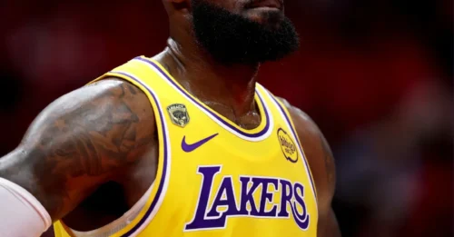 'HE'S NOT HUMAN': NBA World Reacts To LeBron James’ Performance In Lakers-Rockets Game