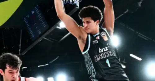 The 2026 mock draft is SHOCKING the NBA. Warriors are dumping Draymond Green for ’8” “RANGY MONSTER” from New Zealand who averaged 12 & 6 against GROWN MEN.