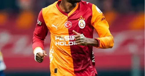 BLUE HELL BREAKS LOOSE: Osimhen BREAKS SILENCE on Chelsea’s transfer threat—Galatasaray striker delivers a COLD-BLOODED truth bomb.